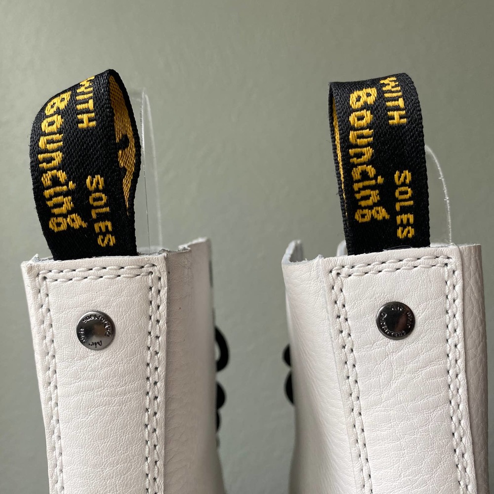 NEW Dr. Martens 1460 Pascal Max Platform Lace Up Boot White Black Women Size 9 - Picture 9 of 12